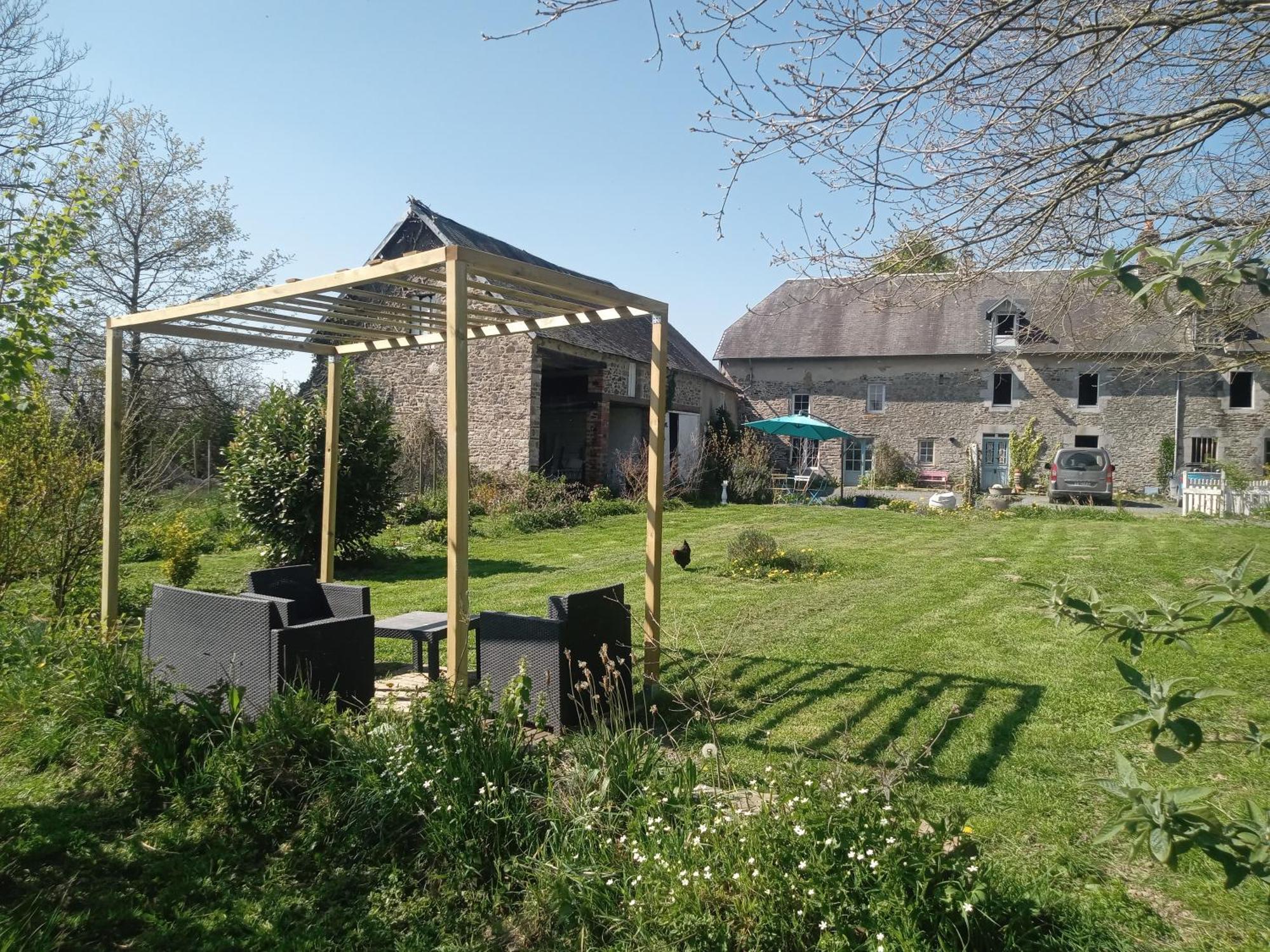 La Bicyclette Bleue Bed & Breakfast Montpinchon Екстериор снимка